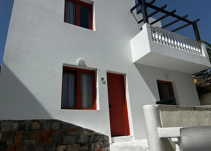 Sunny Hideaway In Chersonisos